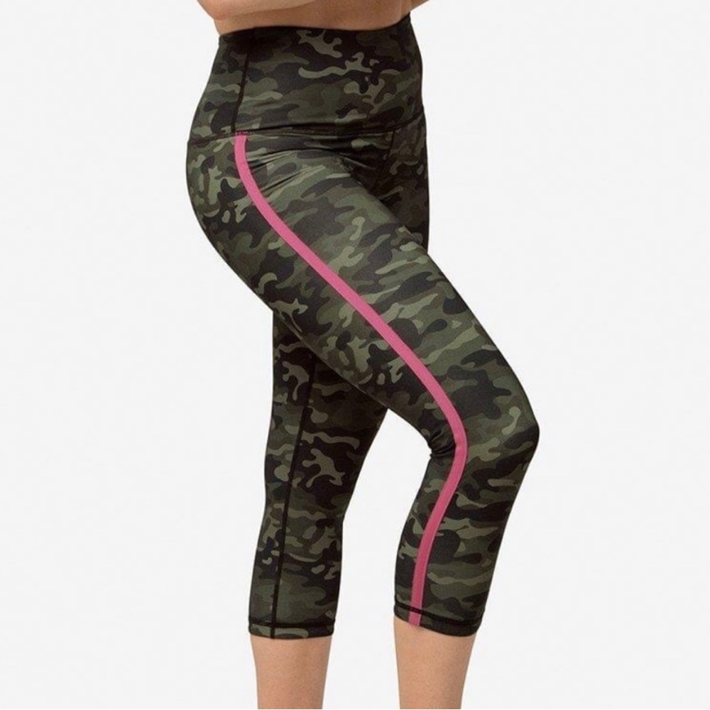 Ruby Ribbon Reversible Camo Cropped Pants Capri S… - image 1